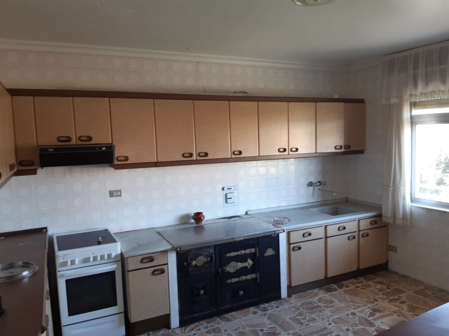 En venta gran casa y finca en A Capela.
