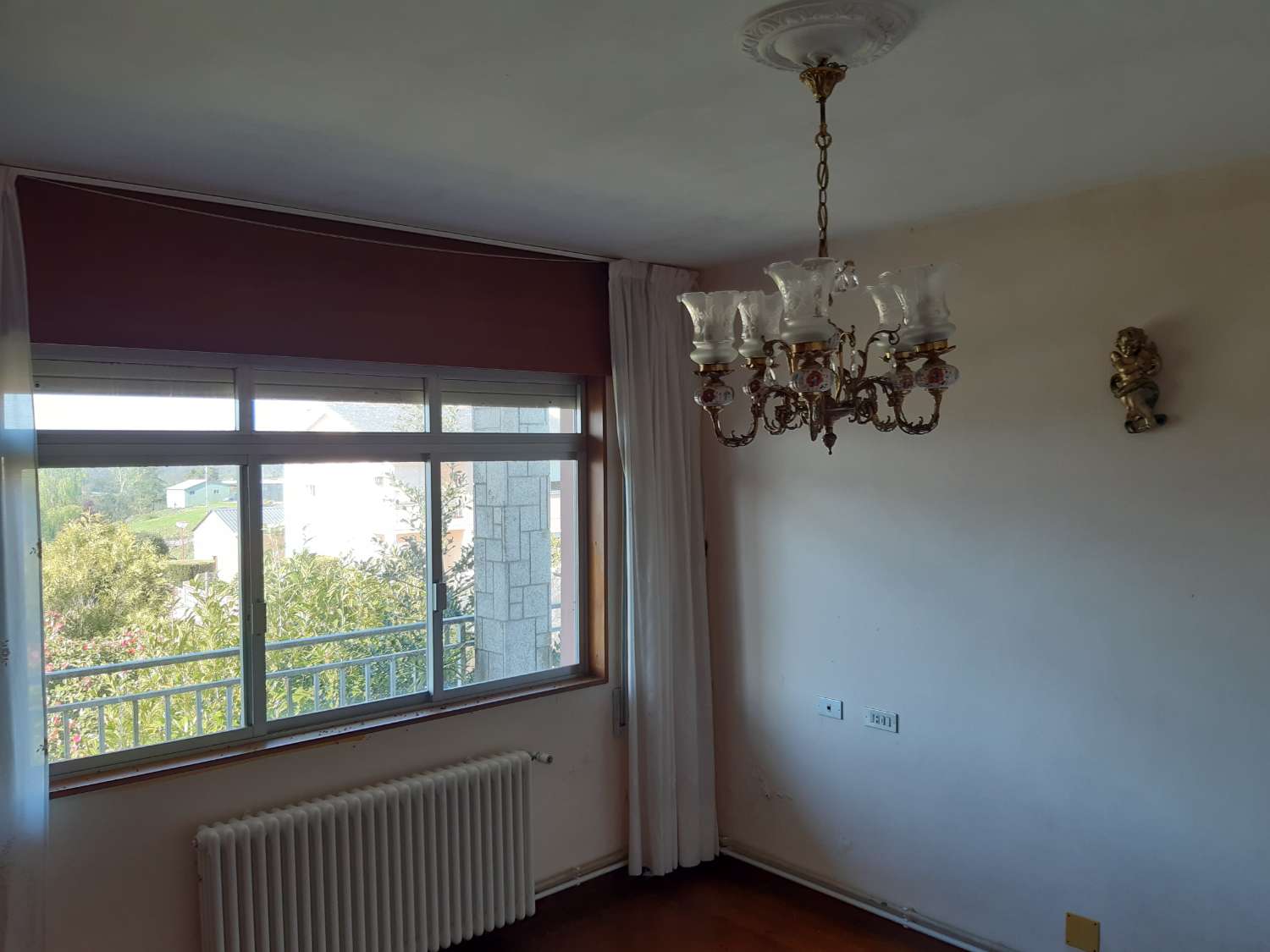En venta gran casa y finca en A Capela.