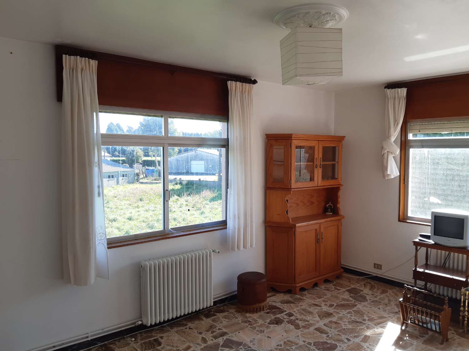 En venta gran casa y finca en A Capela.