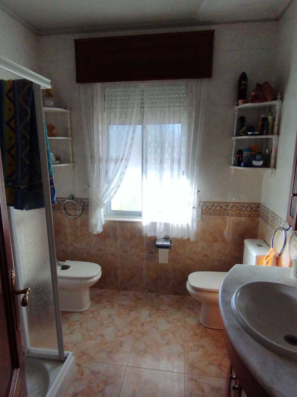 En venta gran casa en Ares con piscina.