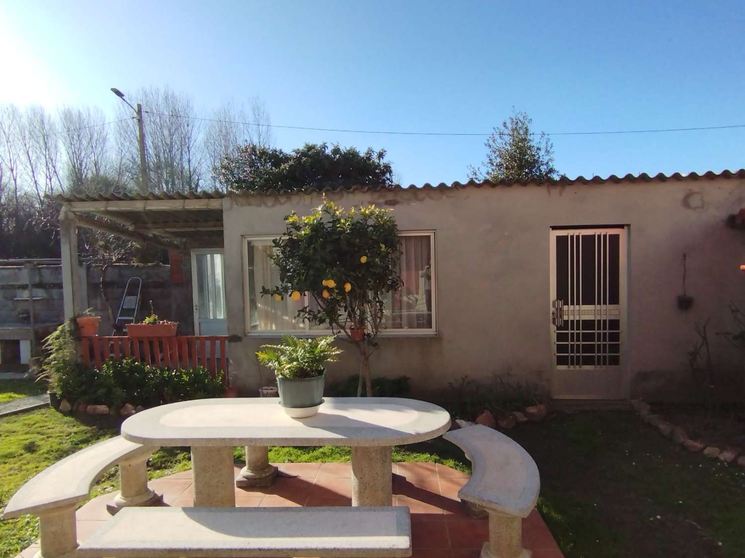 En venta gran casa en Ares con piscina.