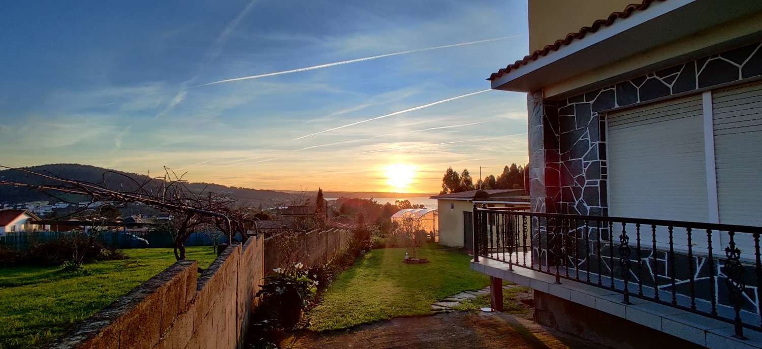 En venta Gran casa con vistas en San Martín do Porto, Cabanas.