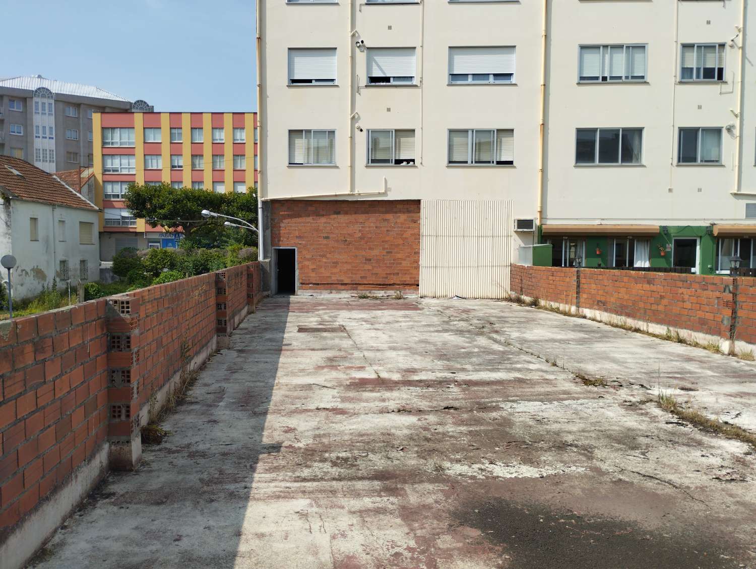 En venta gran local comercial en Fene