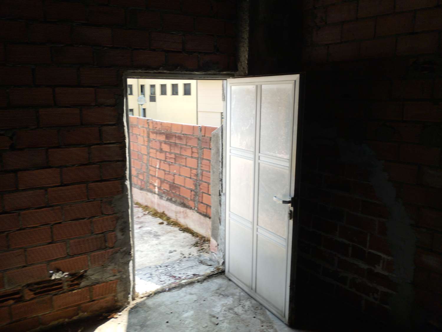 En venta gran local comercial en Fene
