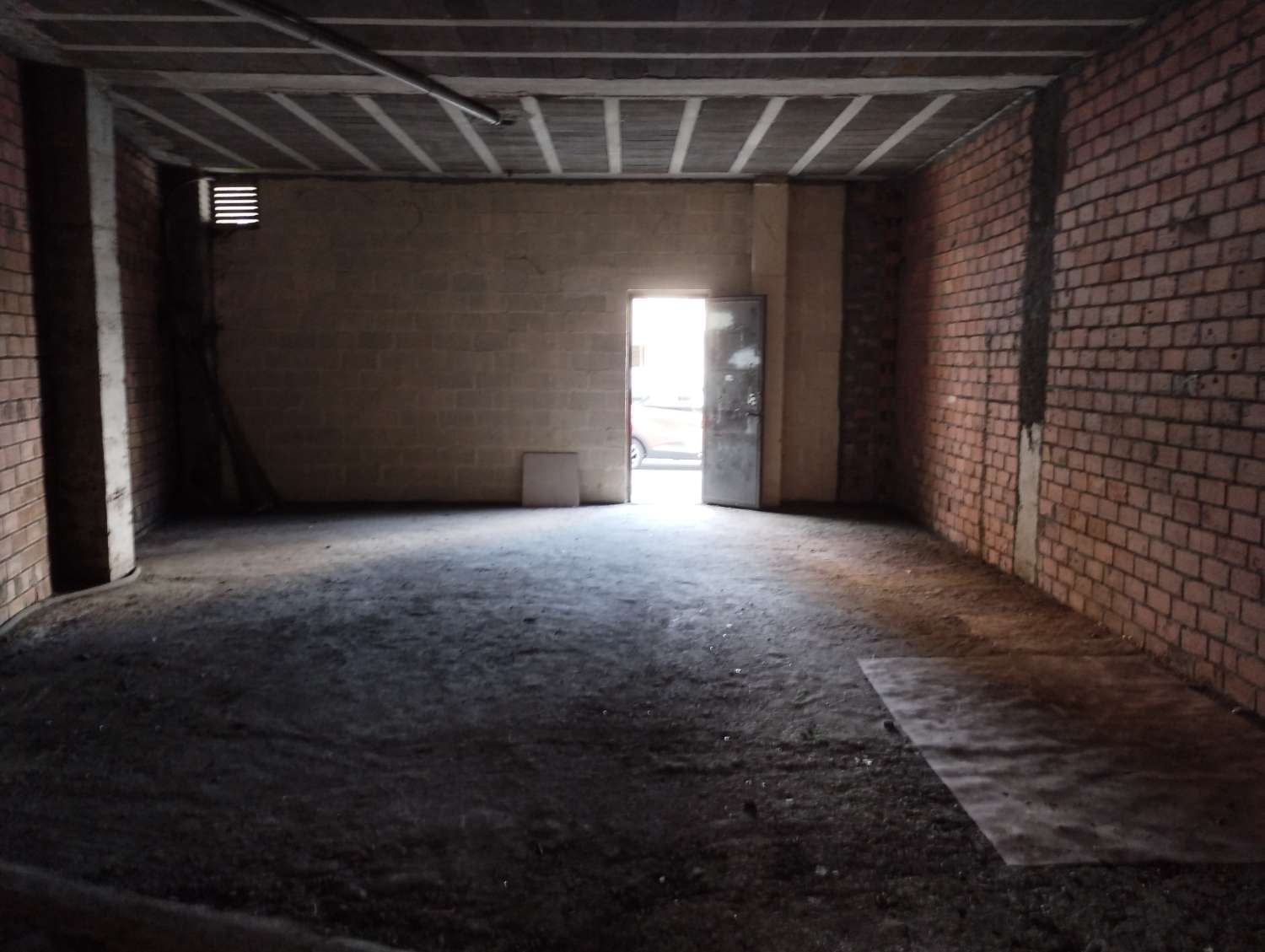 En venta gran local comercial en Fene
