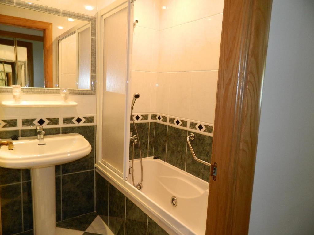 Bonito hotel en venta en O Inicio, Lugo.