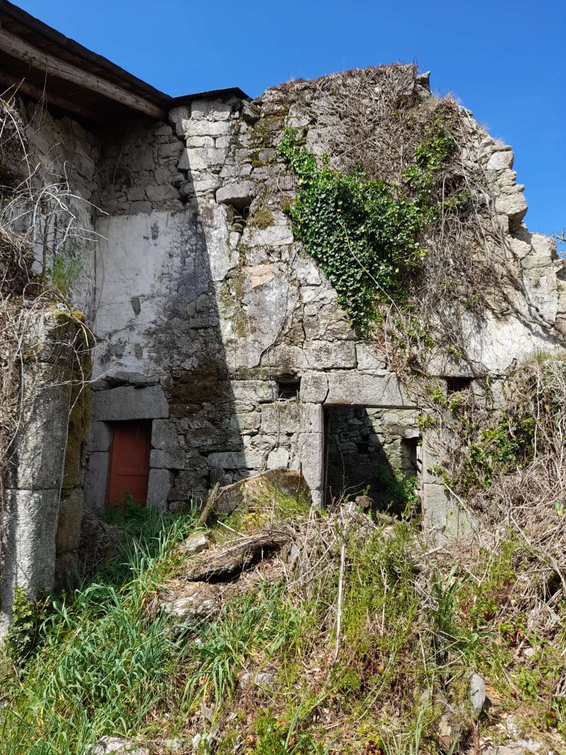 Gran finca con varias edificaciones para rehabilitar.