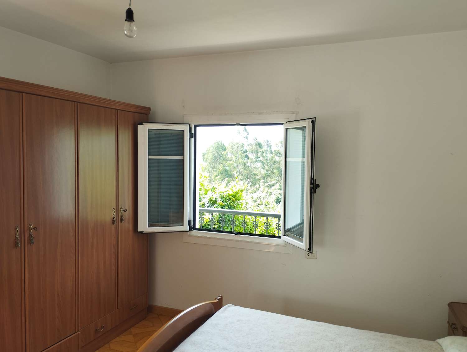 En venta casa con finca en Cerdido, A Coruña.