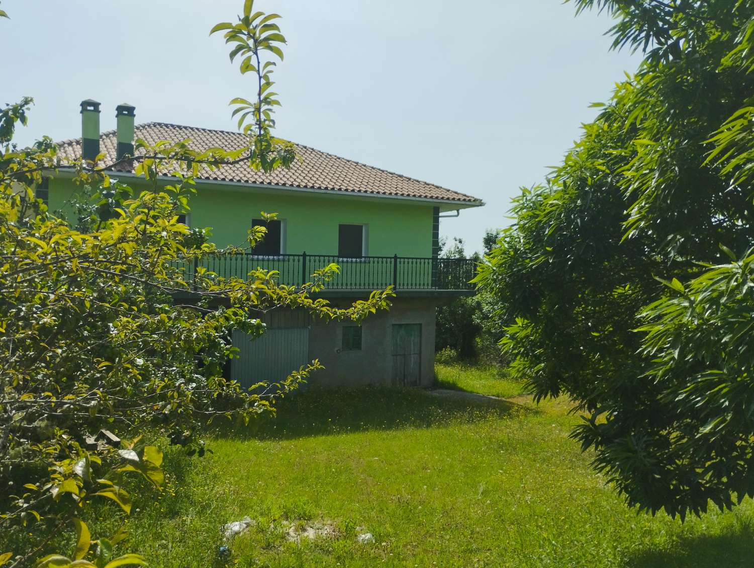 En venta casa con finca en Cerdido, A Coruña.