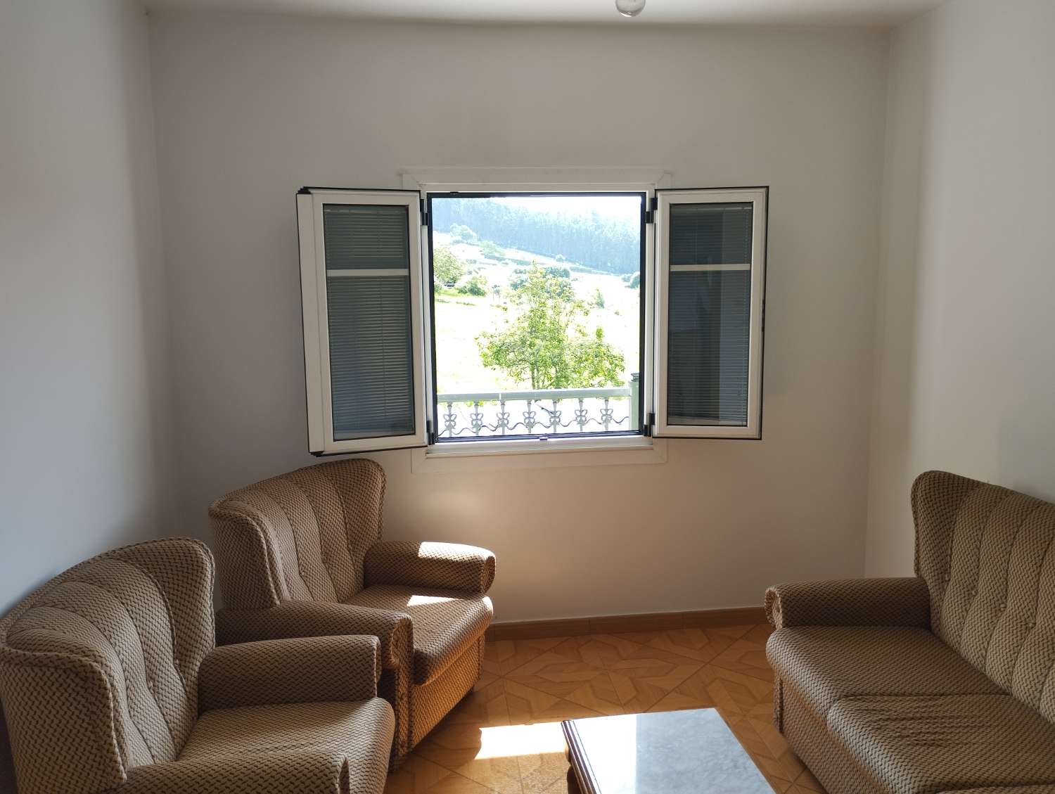En venta casa con finca en Cerdido, A Coruña.
