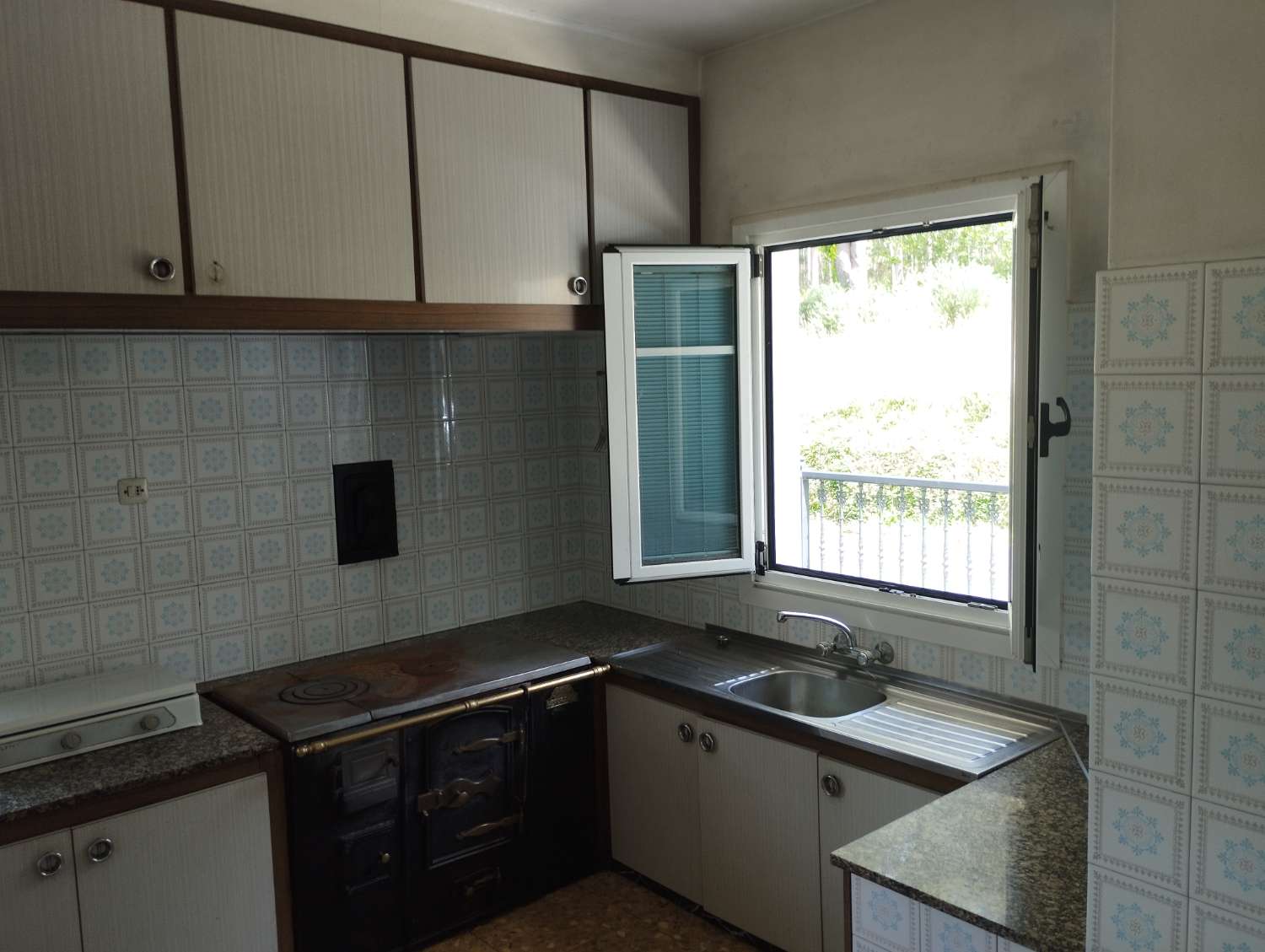 En venta casa con finca en Cerdido, A Coruña.