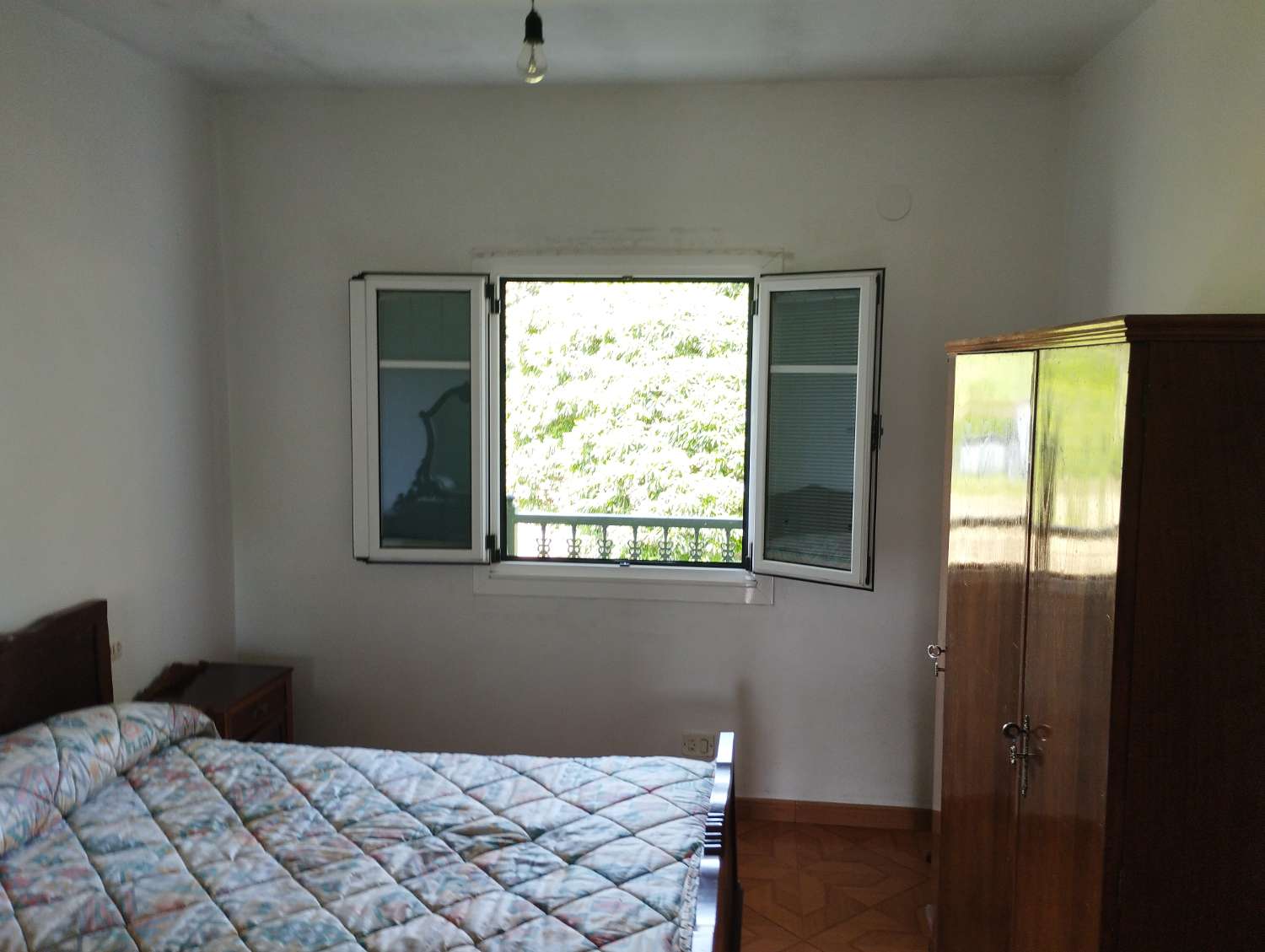 En venta casa con finca en Cerdido, A Coruña.