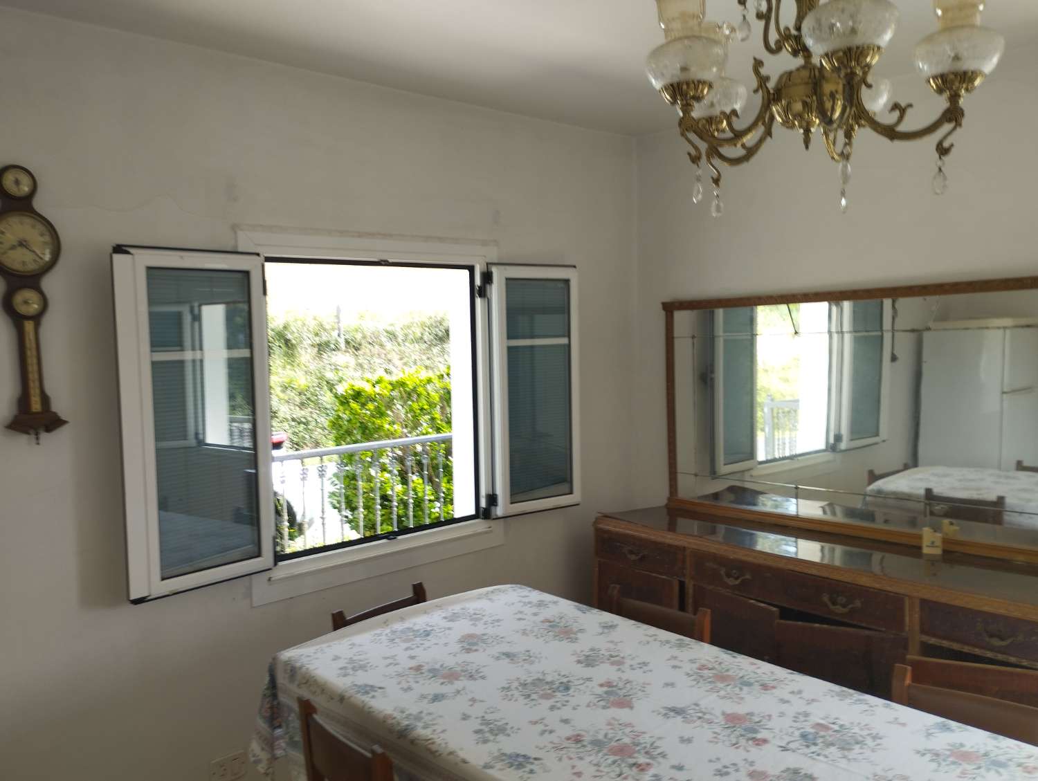 En venta casa con finca en Cerdido, A Coruña.