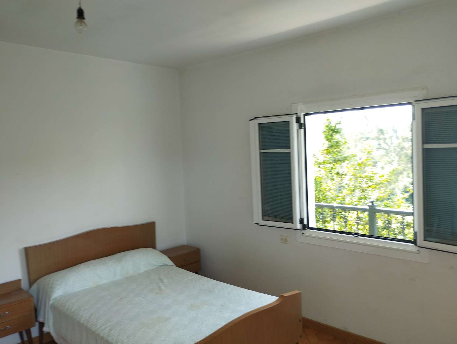 En venta casa con finca en Cerdido, A Coruña.