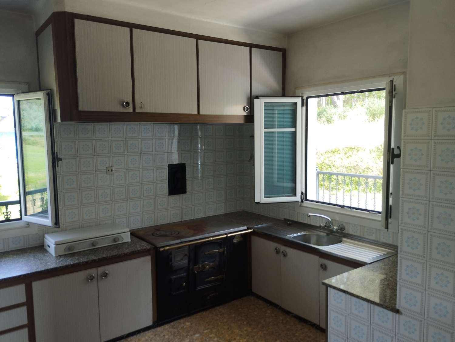 En venta casa con finca en Cerdido, A Coruña.