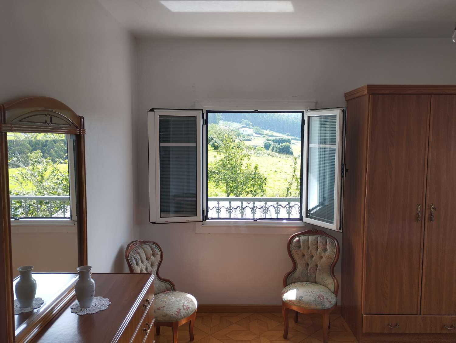 En venta casa con finca en Cerdido, A Coruña.