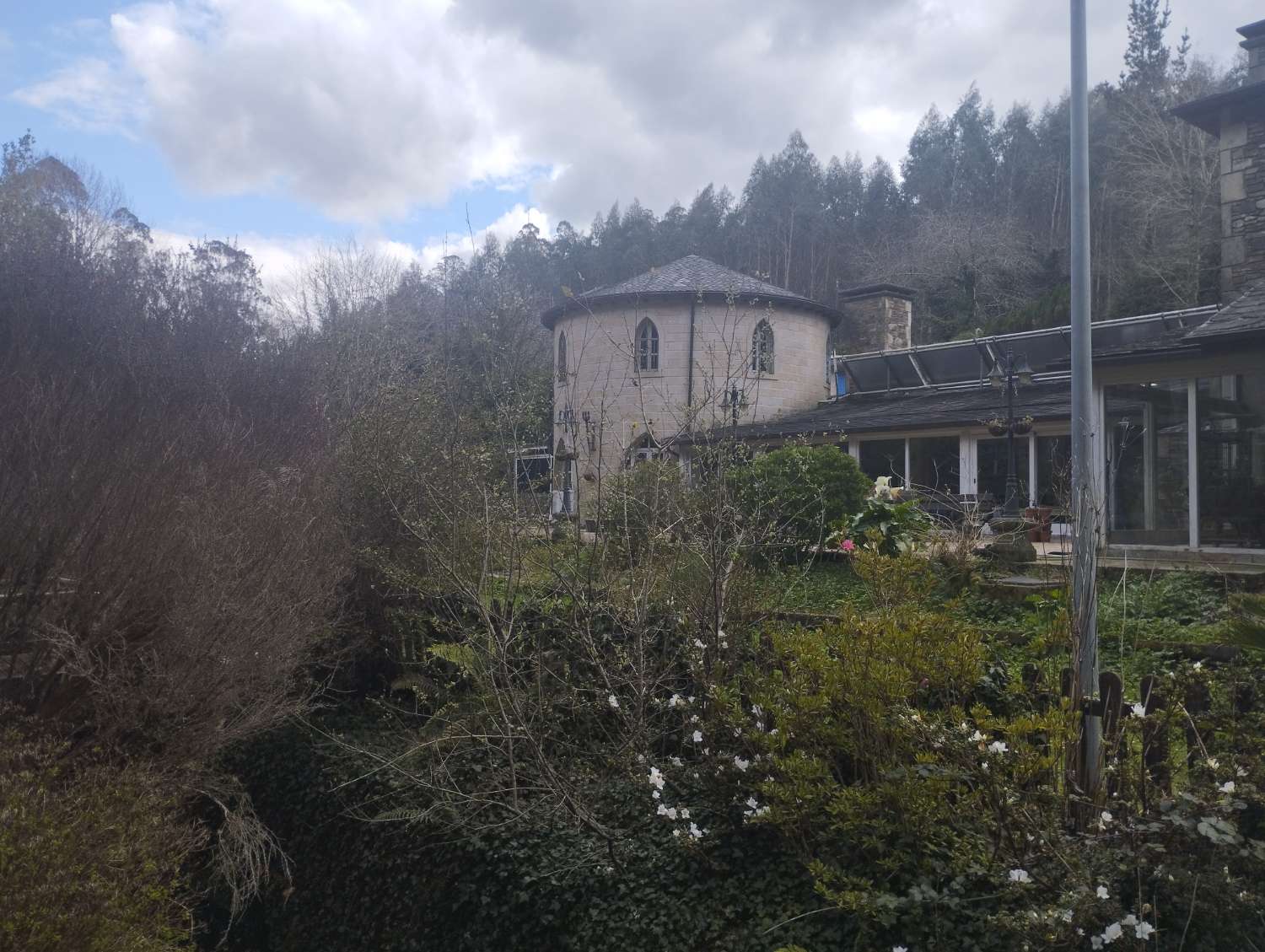 Gran casa molino en venta en Cerdido, A Coruña.