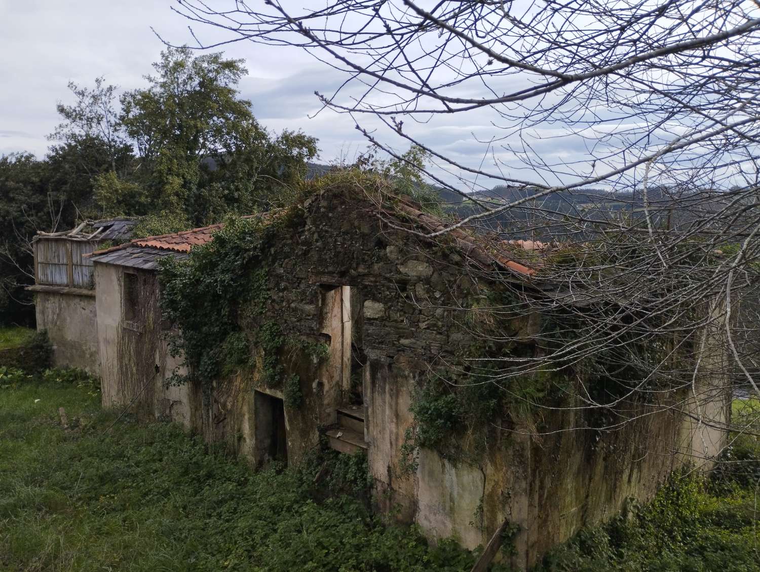 Casa para rehabilitar en Cerdido, A Coruña.