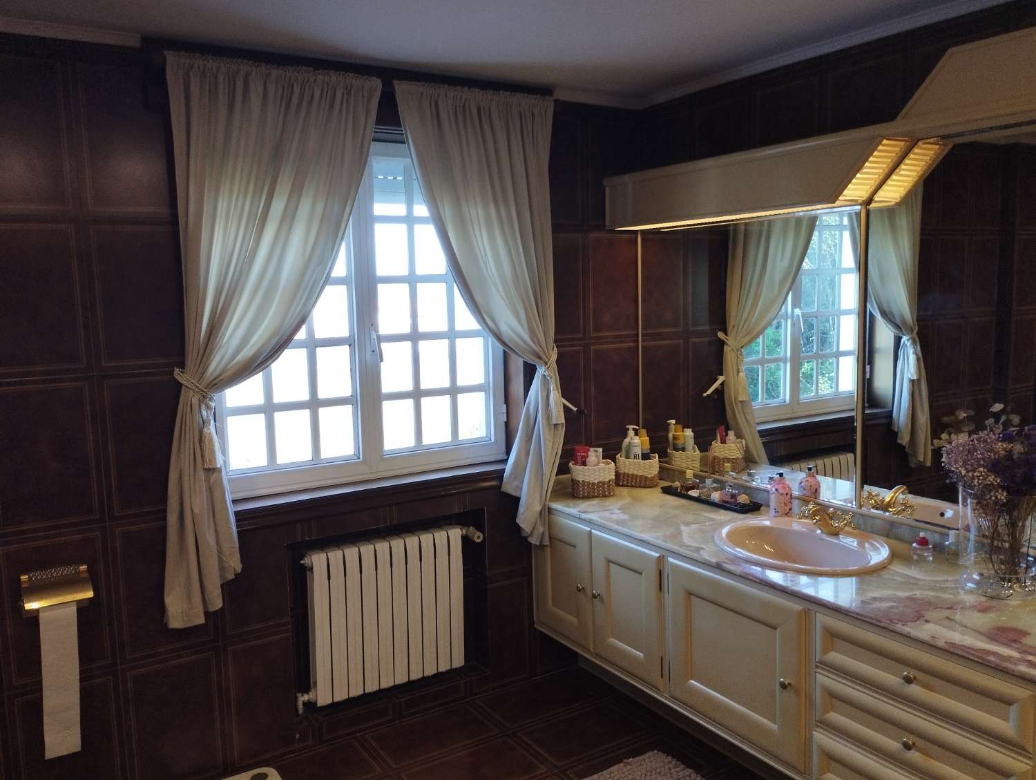 Gran casa en venta en Ares, A Coruña.