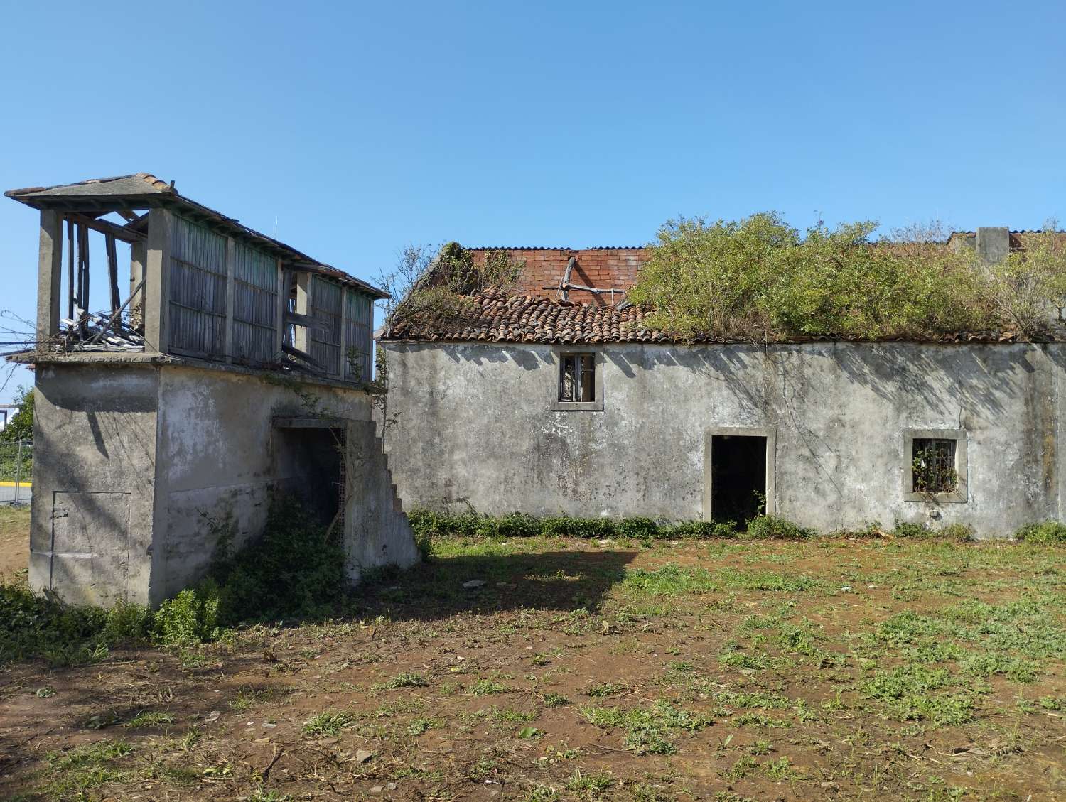 Gran casa para rehabilitar en la playa de Pantin