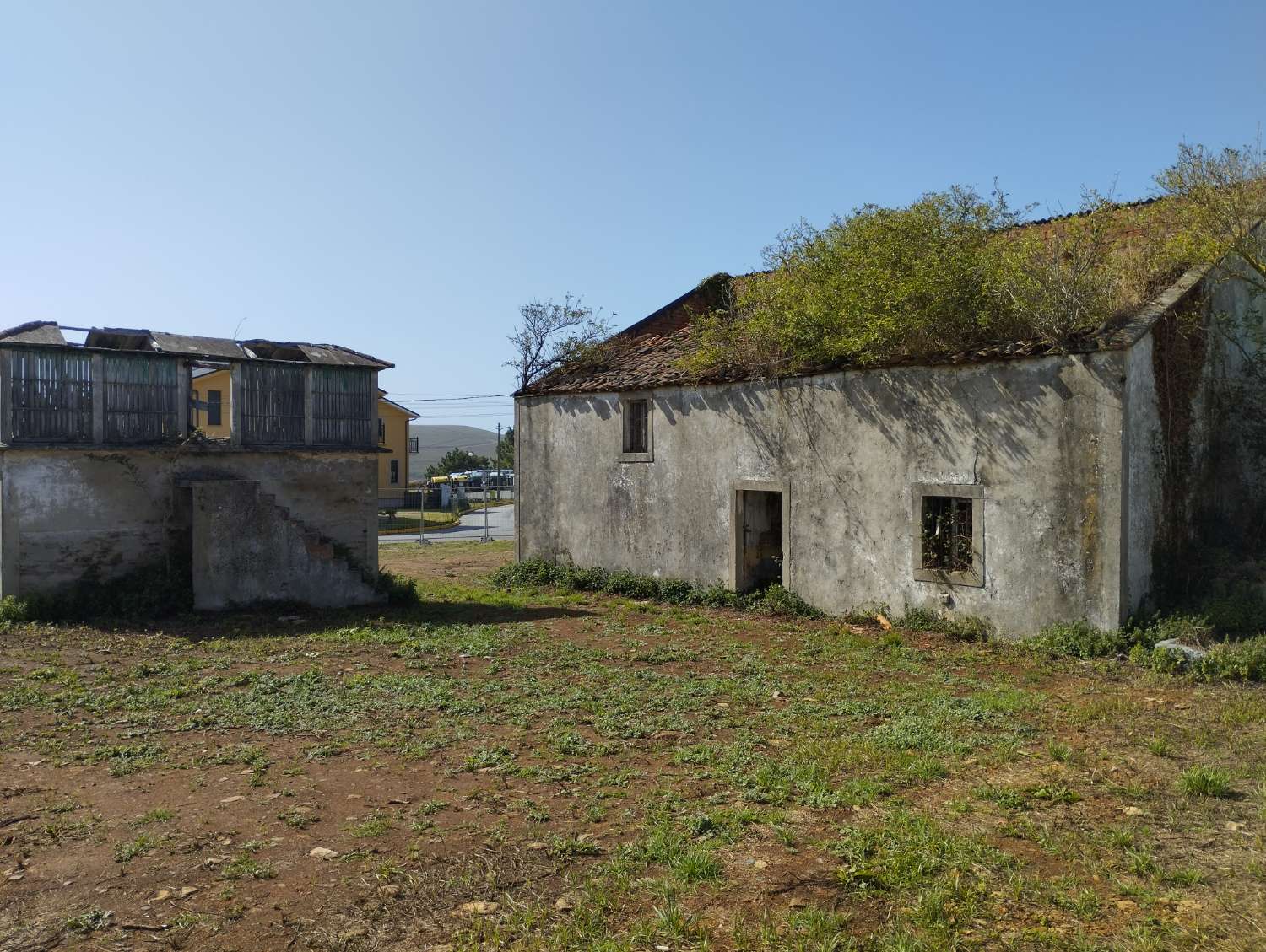 Gran casa para rehabilitar en la playa de Pantin