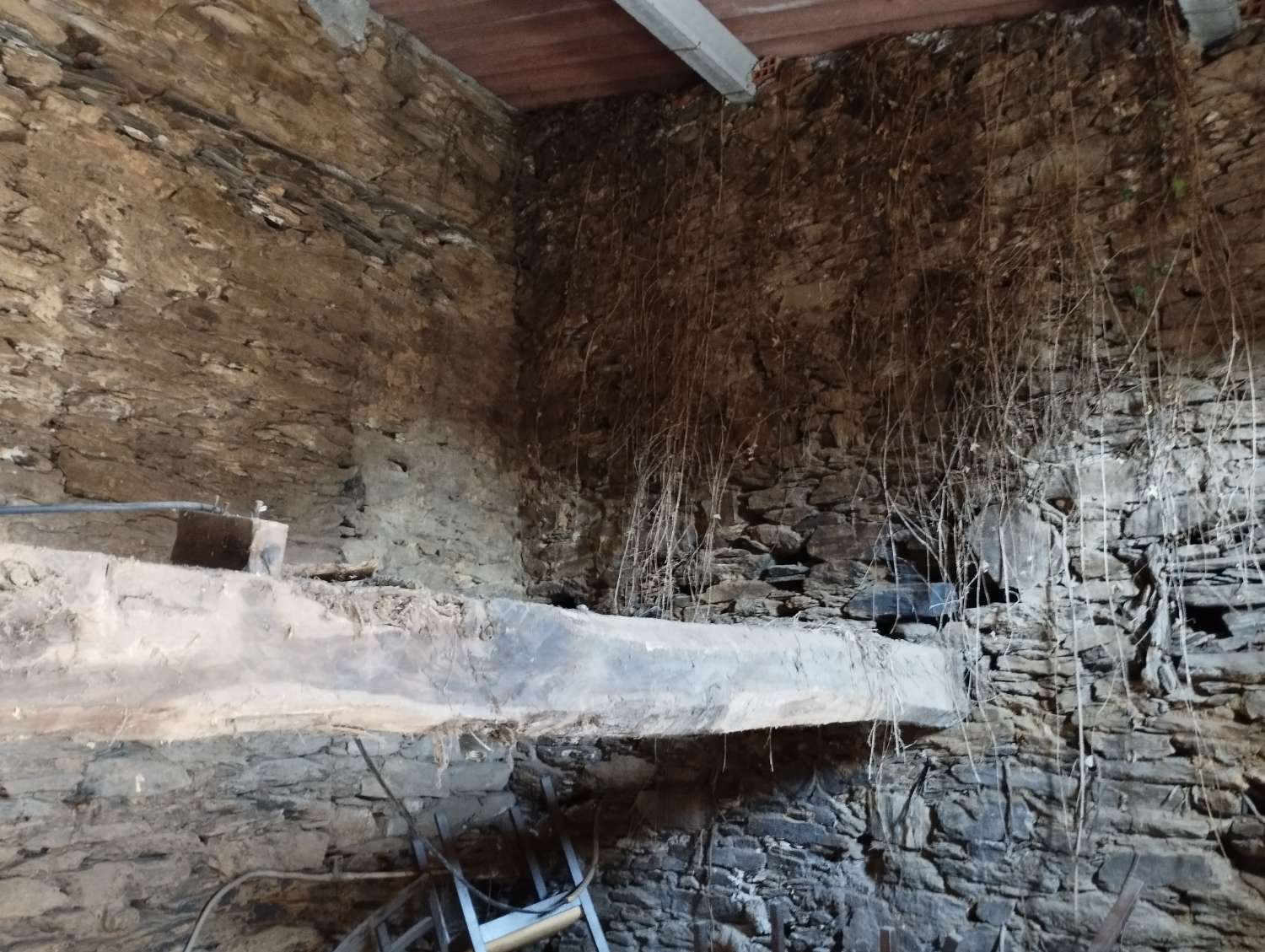 EN VENTA CASA PARA REHABILITAR EN NARON.