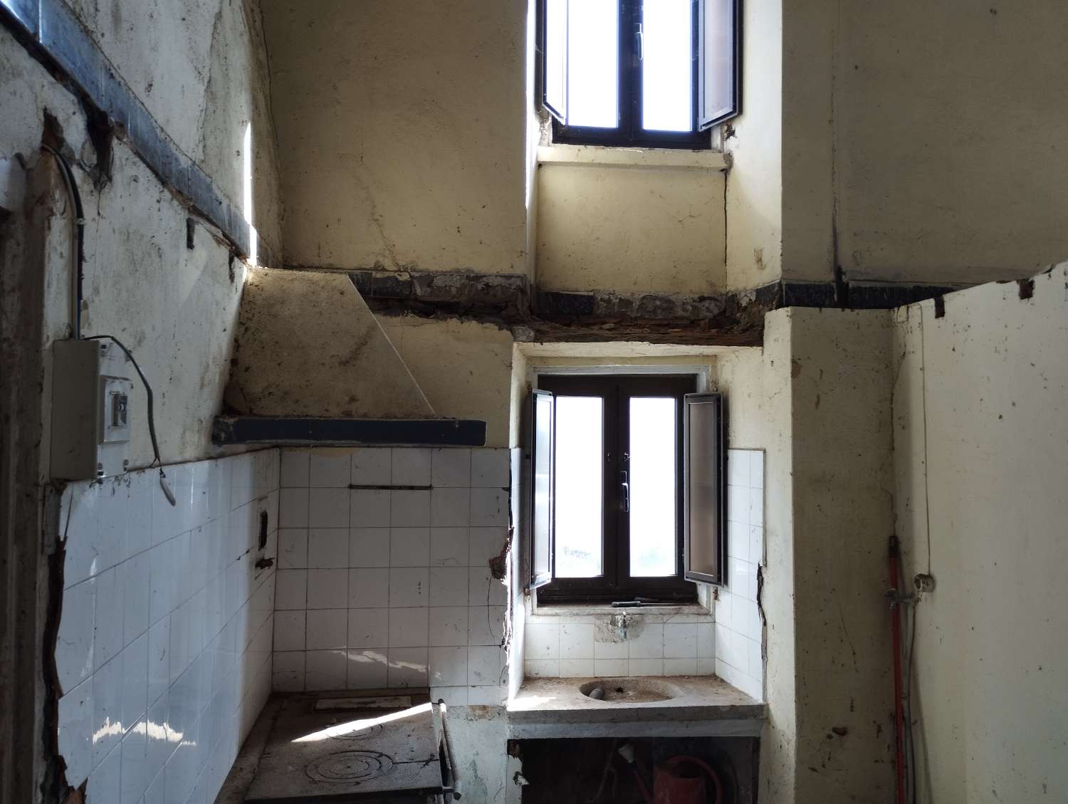 EN VENTA CASA PARA REHABILITAR EN NARON.
