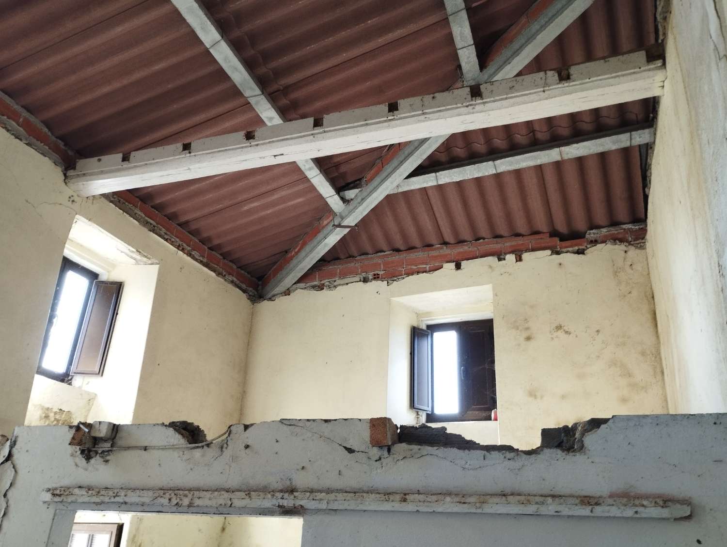 EN VENTA CASA PARA REHABILITAR EN NARON.