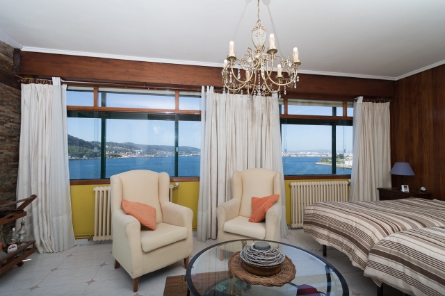 Venta de Gran Casa en Mugardos con magníficas vistas a la Ría de Ferrol.