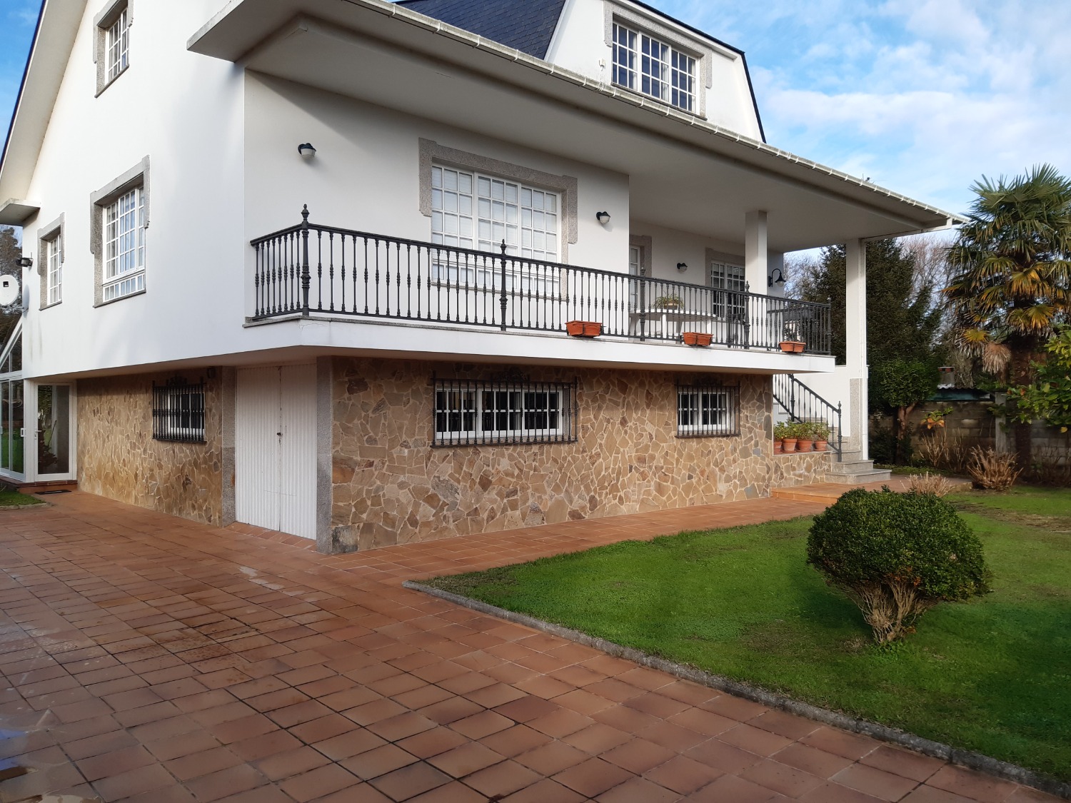 EN VENTA ESTUPENDO CHALET EN CASCO URBANO, ARES.