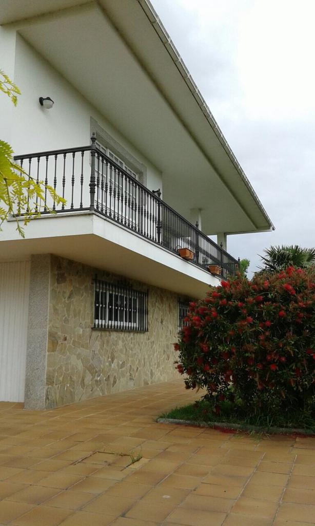 EN VENTA ESTUPENDO CHALET EN CASCO URBANO, ARES.