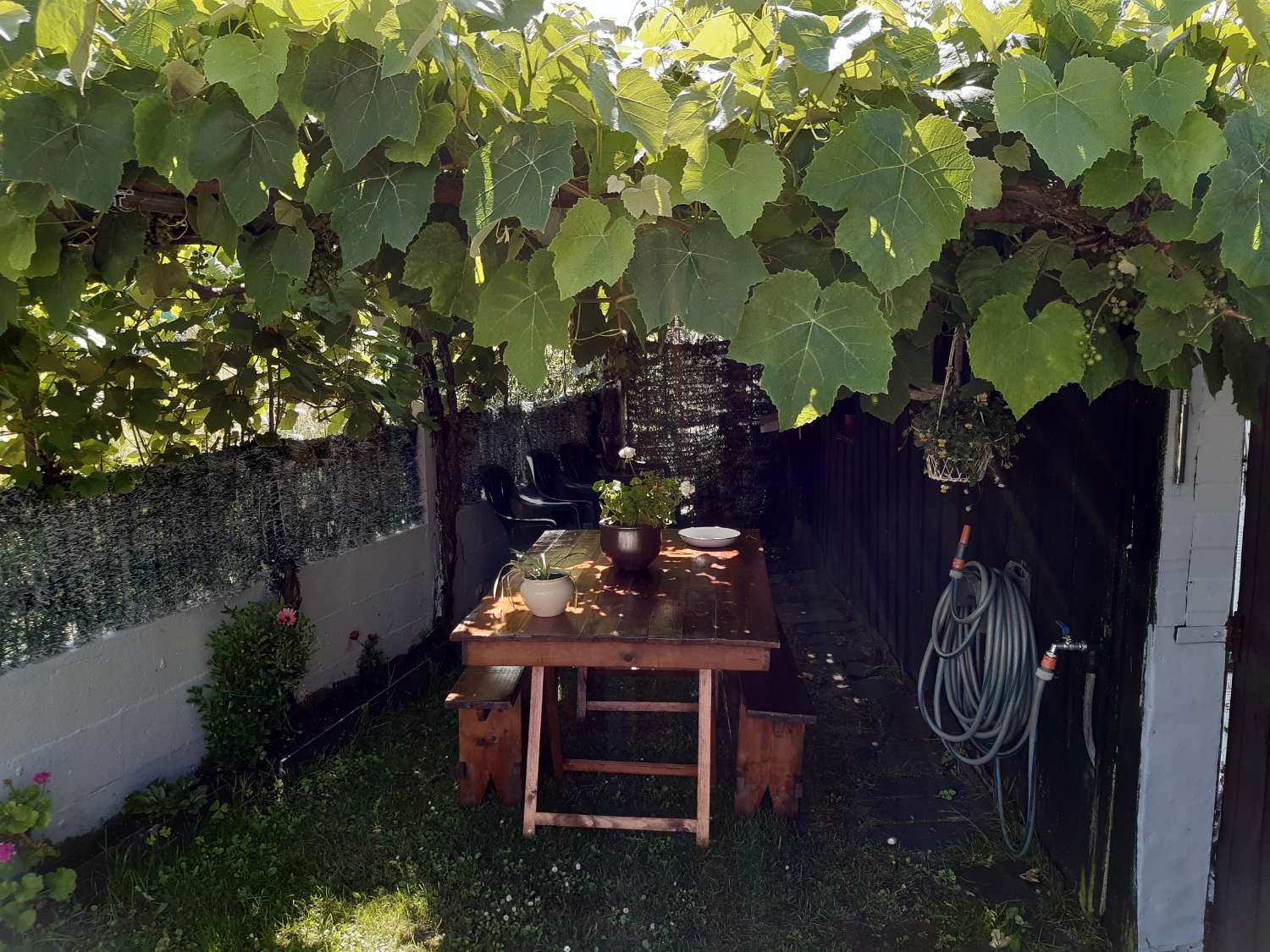 En venta casa adosada con finca en el centro de Cedeira